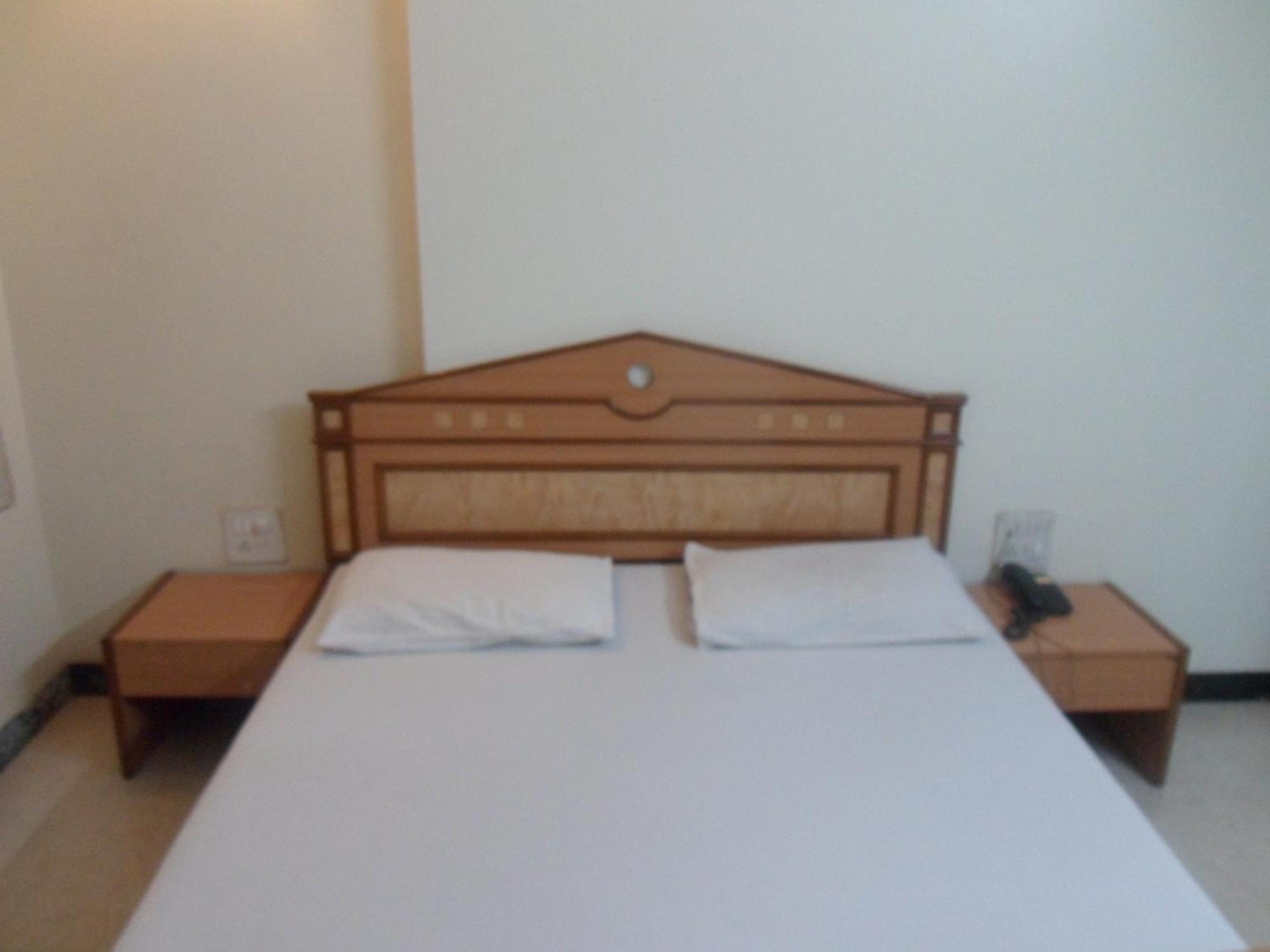 Hotel Pooja International Nashik Habitación foto